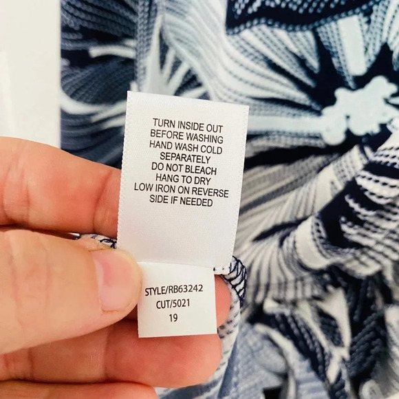 Signature by Robbie Bee Navy Blue and White Dress Size Medium - Picture 11 of 11